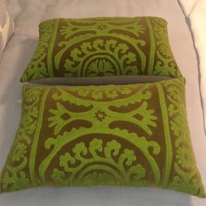 Set of 2 Pillows